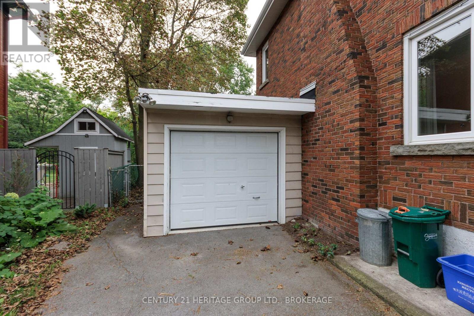 187 College Street Property Photo 45