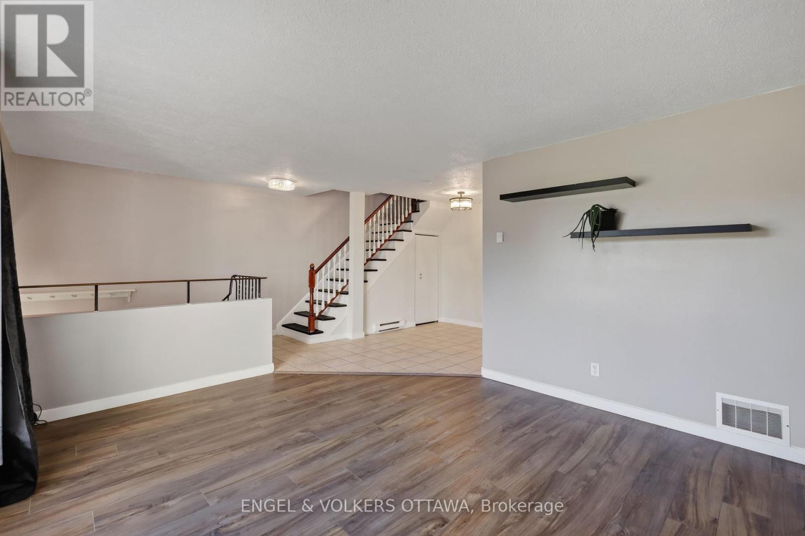 B - 29 Woodvale Green Drive Property Photo 9