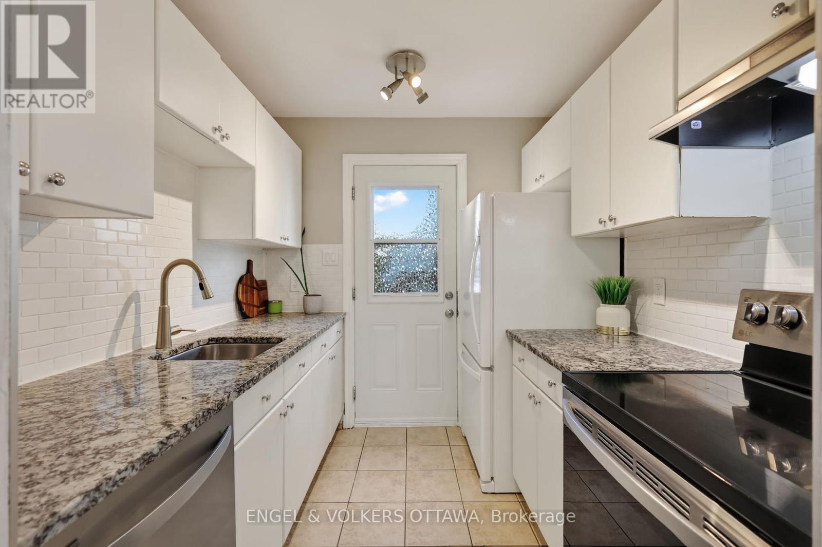 B - 29 Woodvale Green Drive Property Photo 15