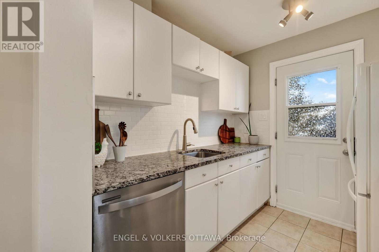 B - 29 Woodvale Green Drive Property Photo 17
