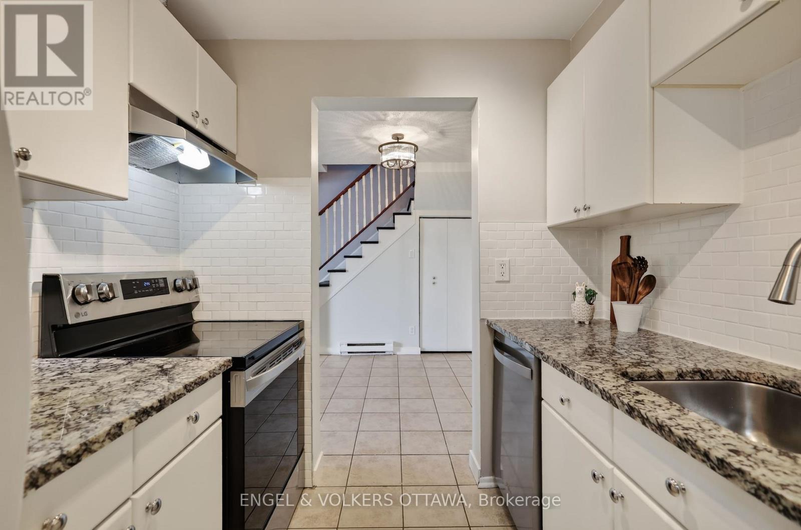 B - 29 Woodvale Green Drive Property Photo 18