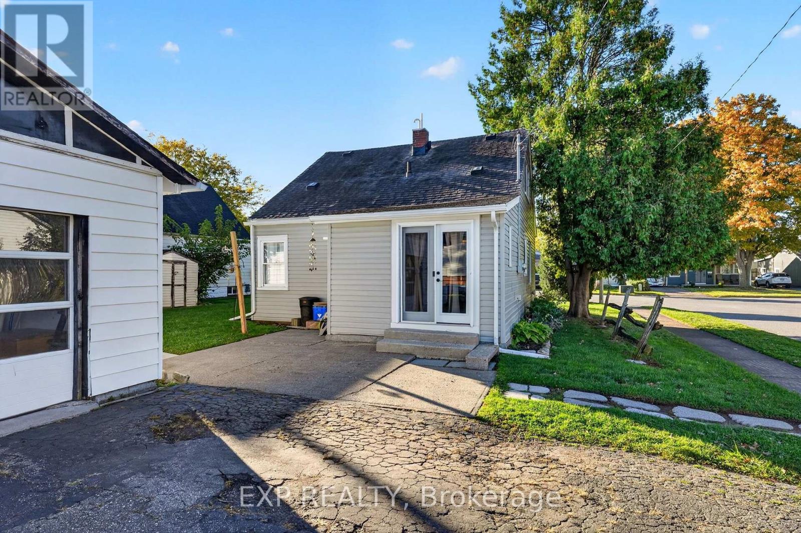 6063 Cadham Street Property Photo 38