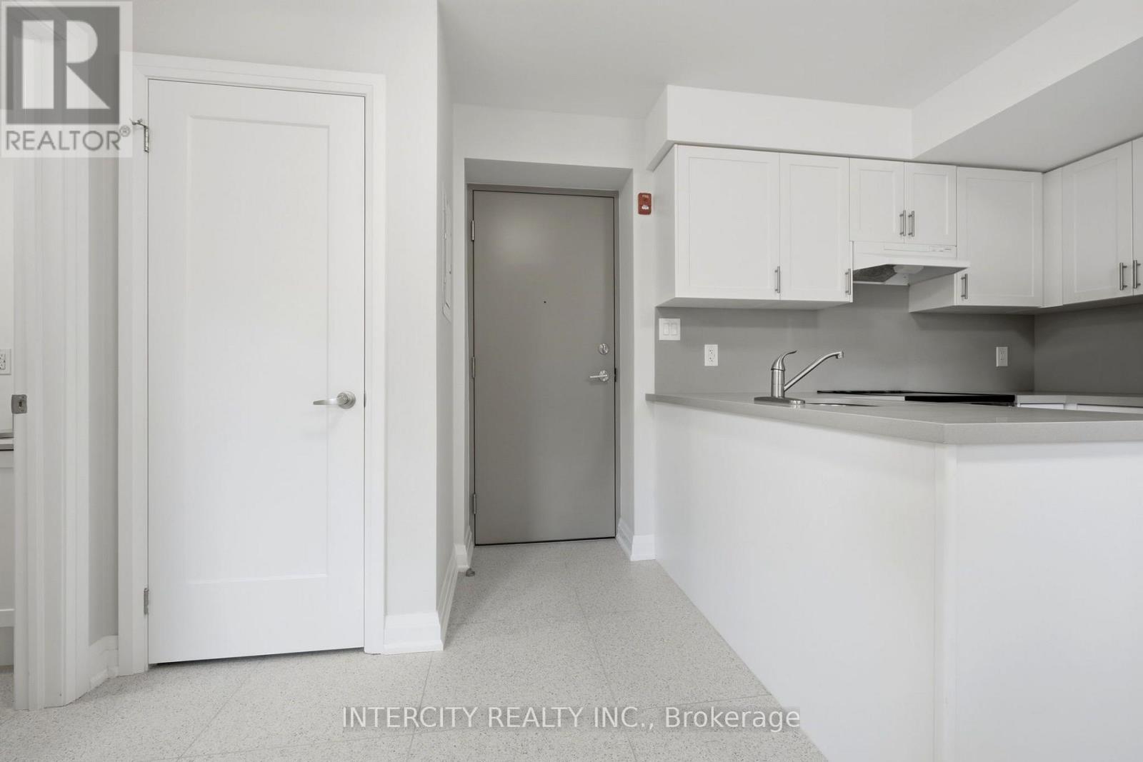2 - 91 Wentworth Street S Property Photo 4