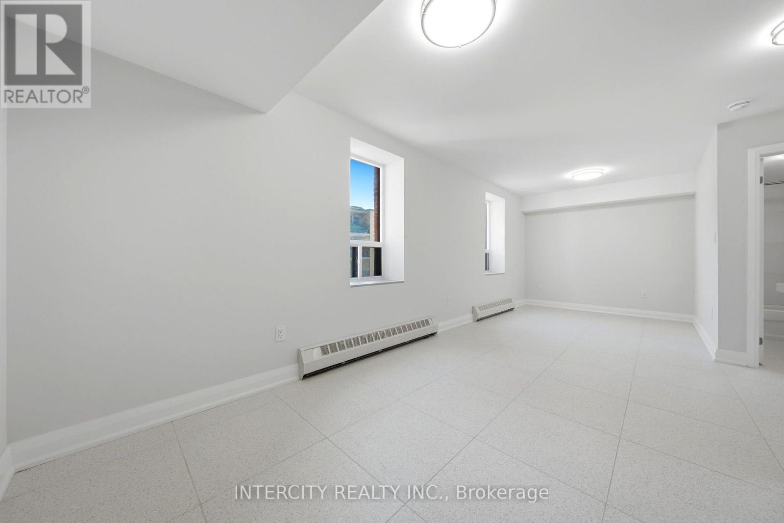 2 - 91 Wentworth Street S Property Photo 5