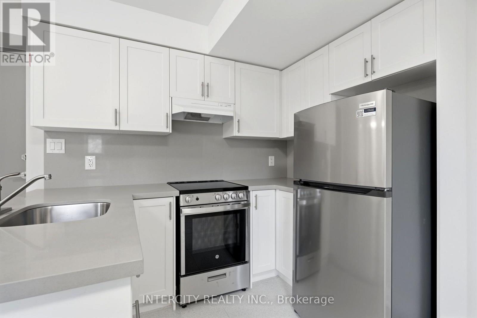 2 - 91 Wentworth Street S Property Photo 7