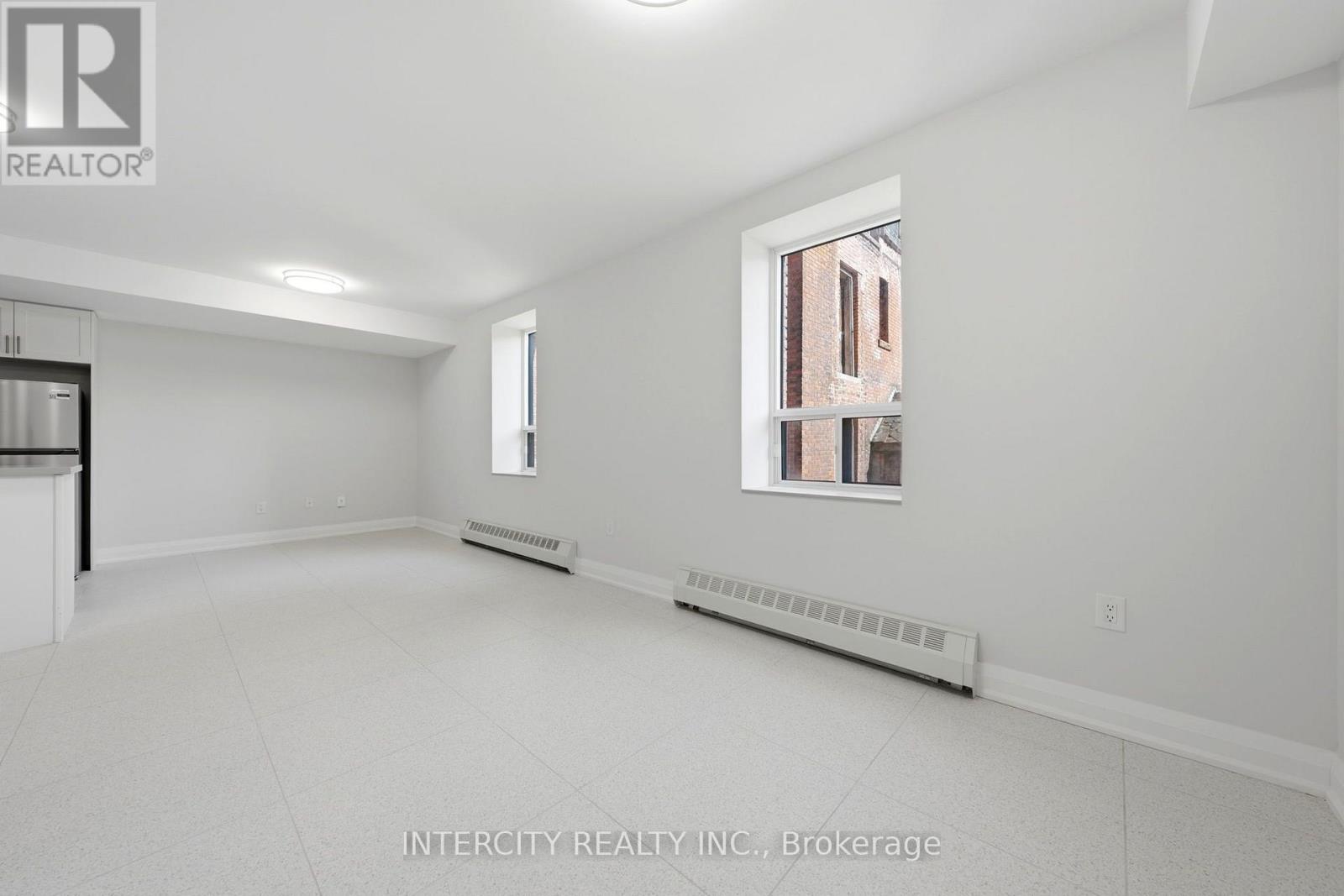 2 - 91 Wentworth Street S Property Photo 11
