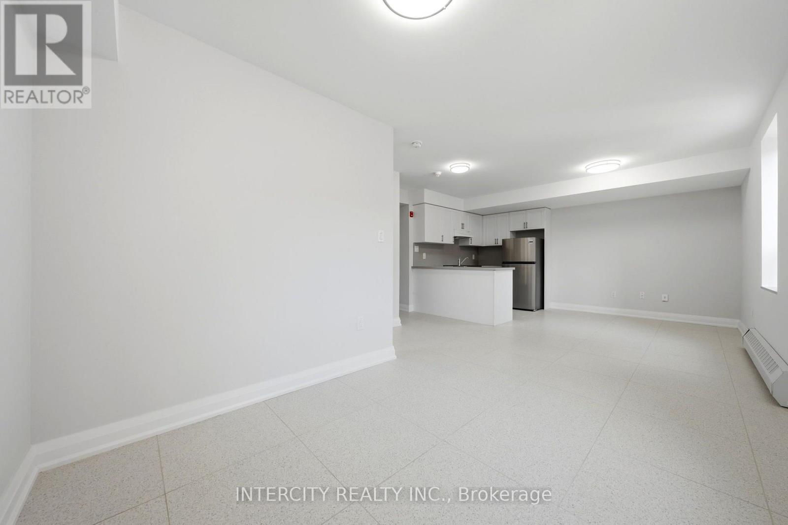 2 - 91 Wentworth Street S Property Photo 12