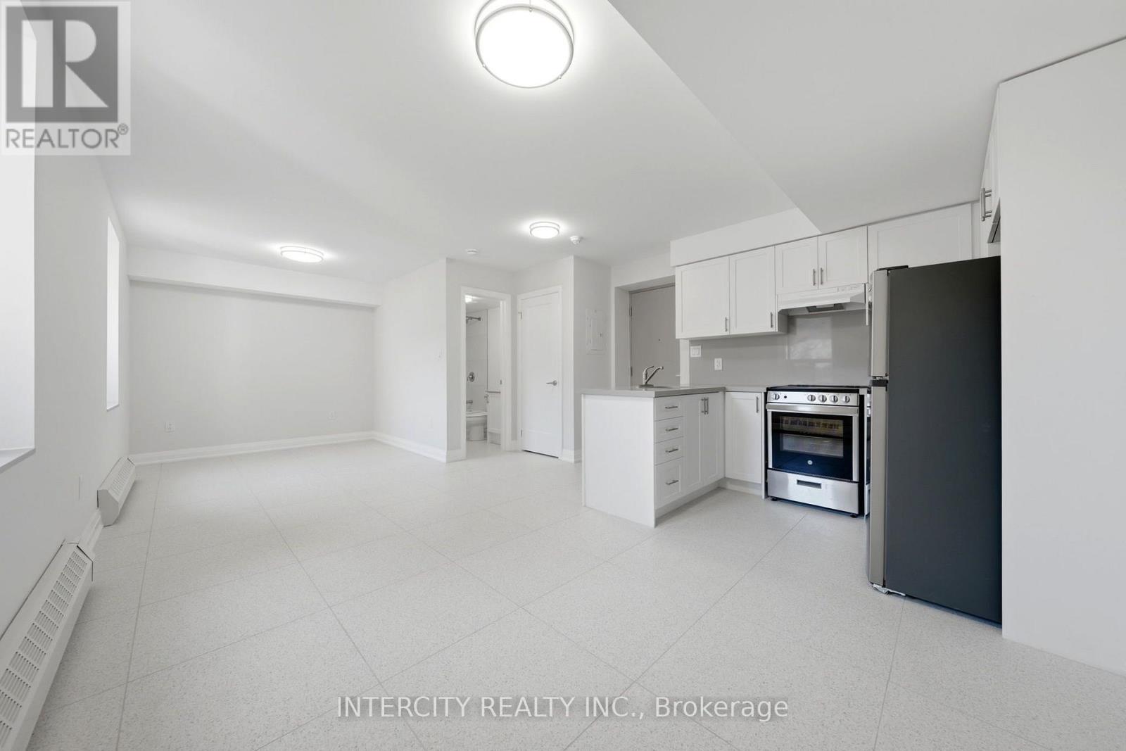 2 - 91 Wentworth Street S Property Photo 14