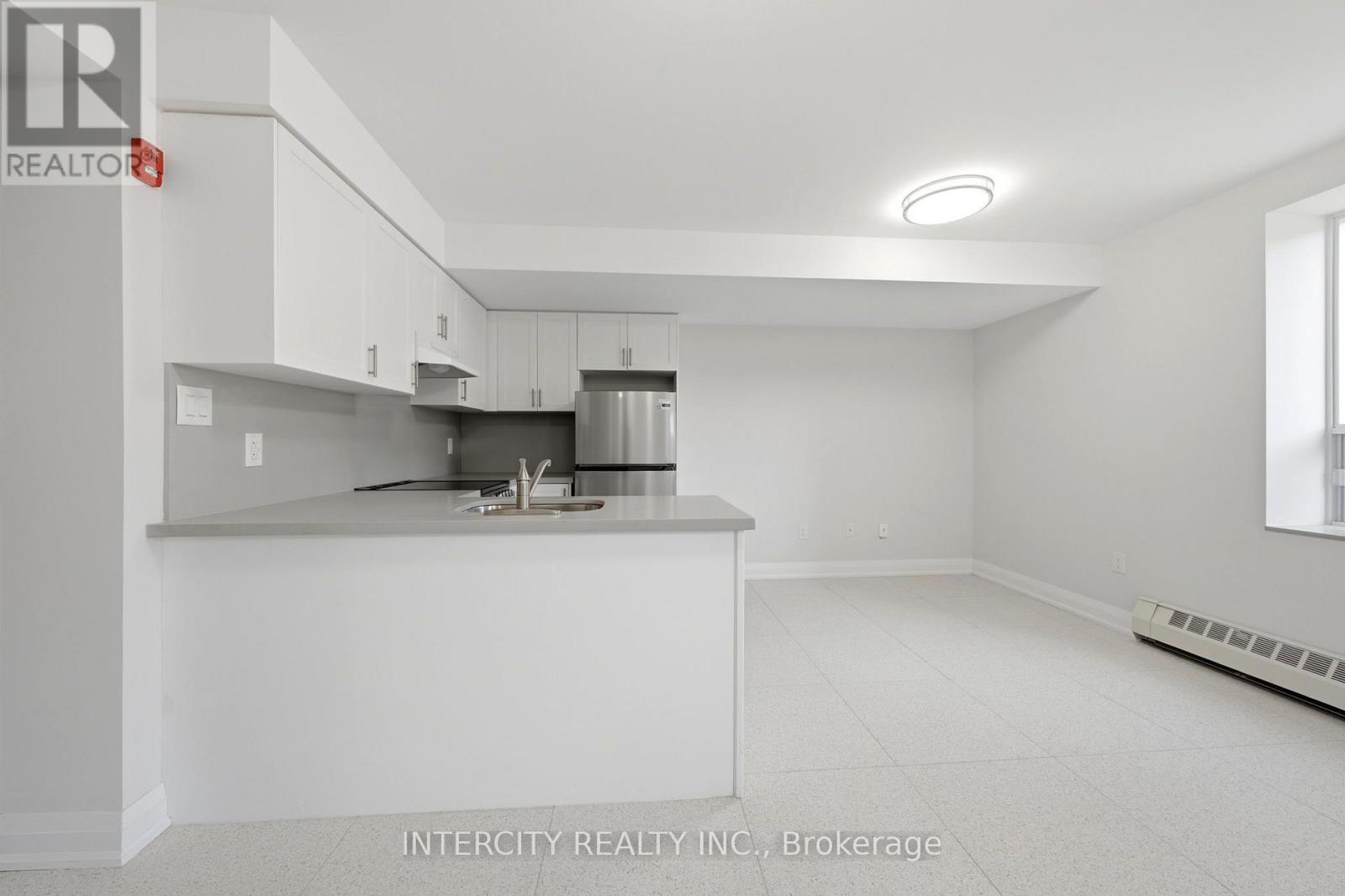 2 - 91 Wentworth Street S Property Photo 15