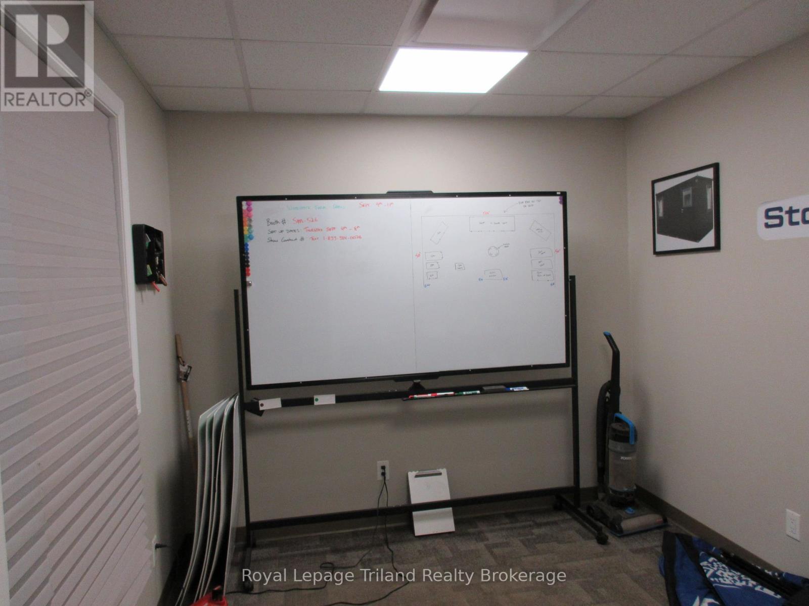 3 - 1099 Commerce Way Property Photo 8