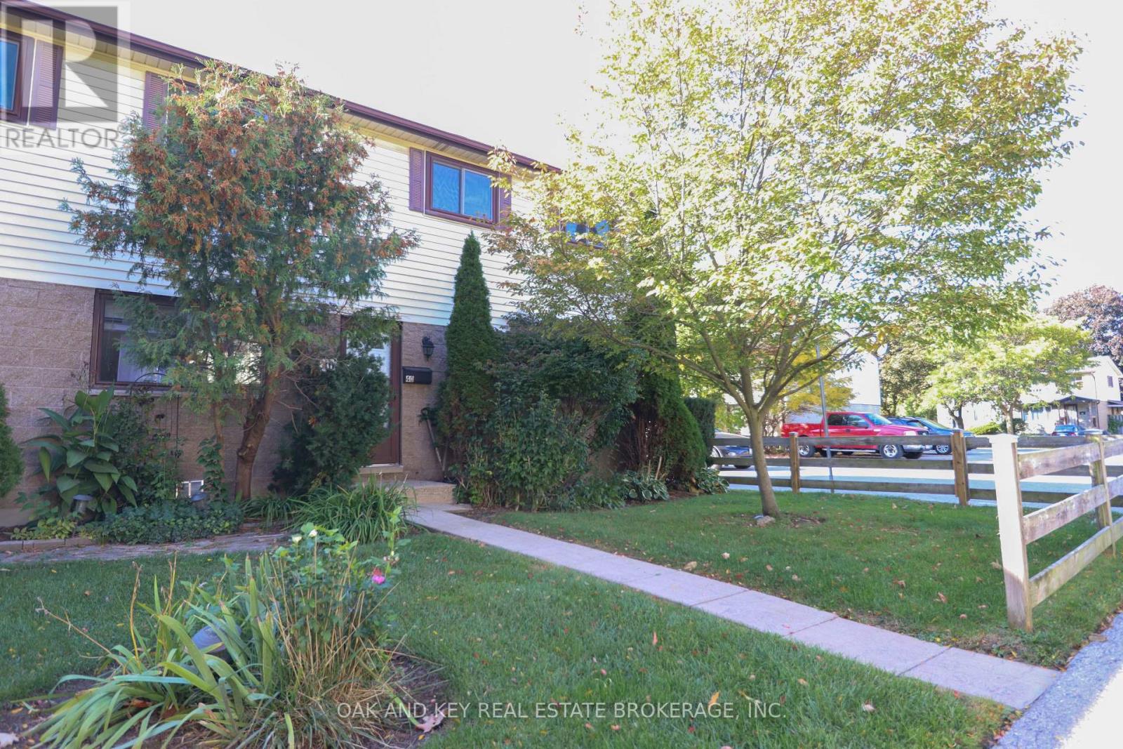 40 - 825 DUNDALK DRIVE Property Photo 1