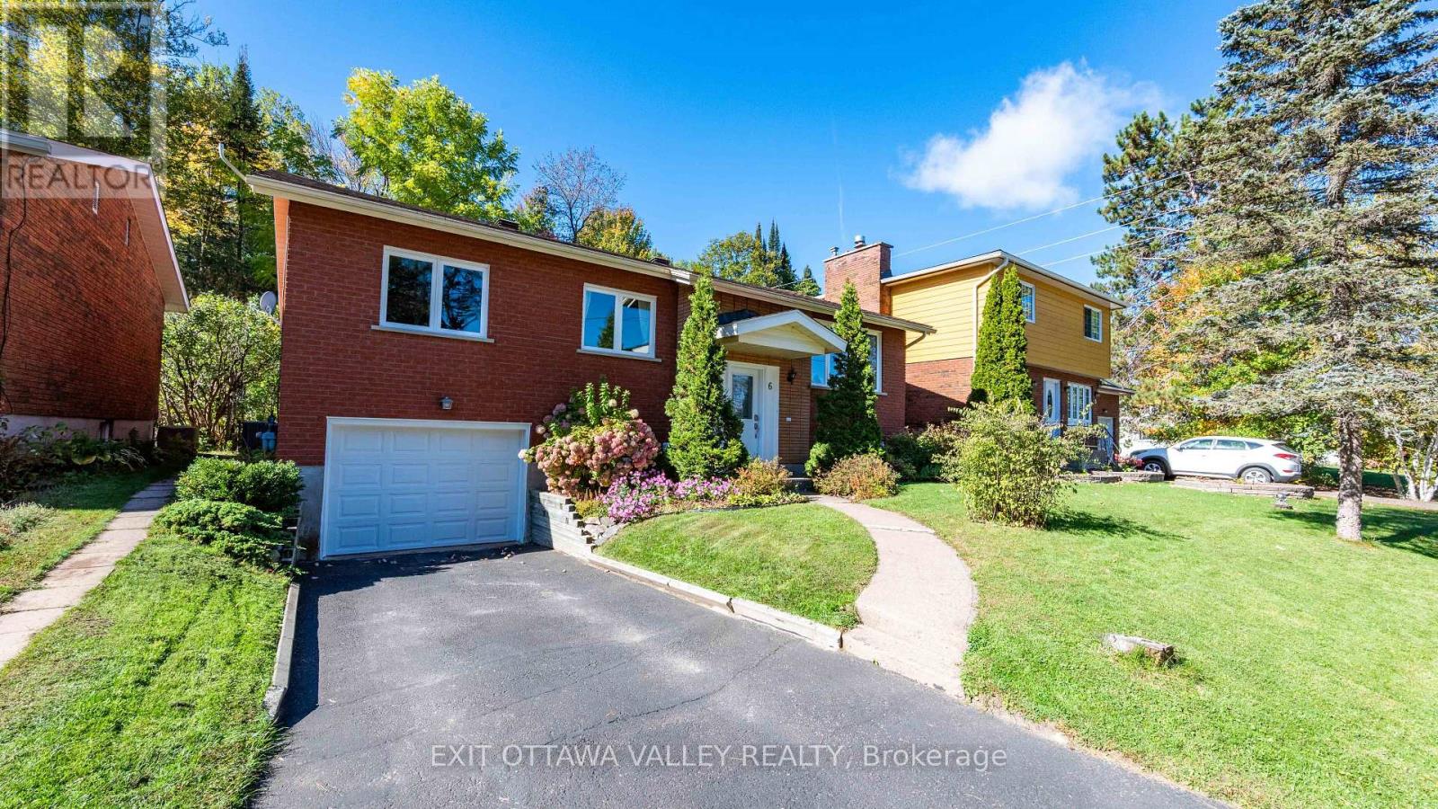 6 Sumac Court Property Photo 1