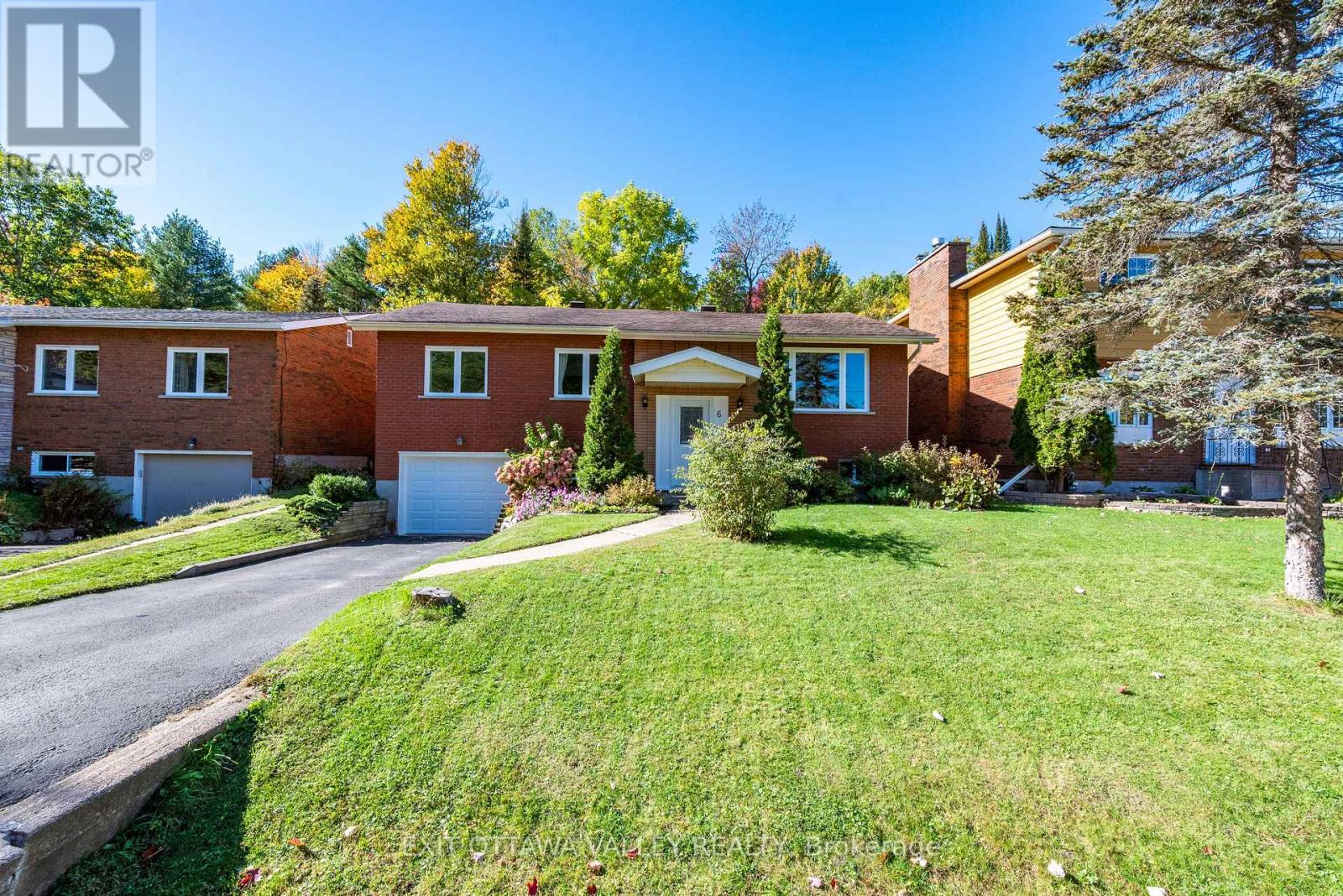 6 Sumac Court Property Photo 2
