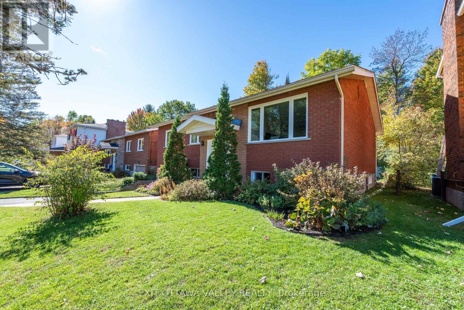 6 Sumac Court Property Photo 3