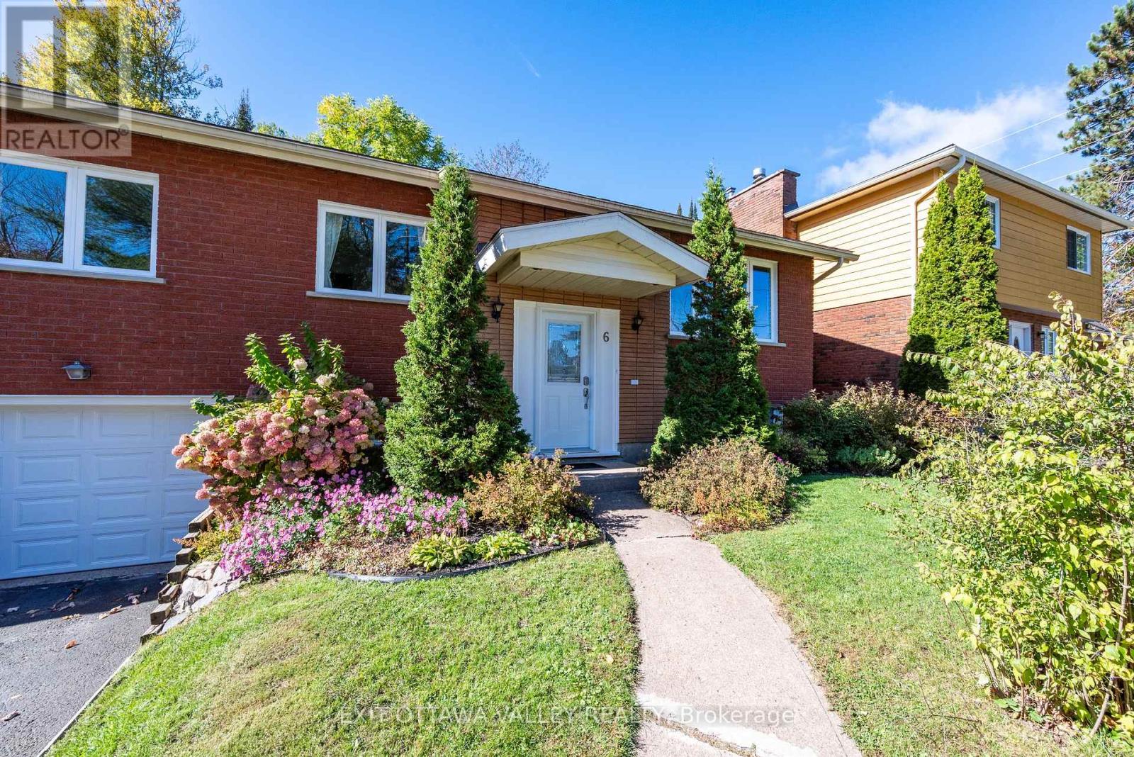 6 Sumac Court Property Photo 4