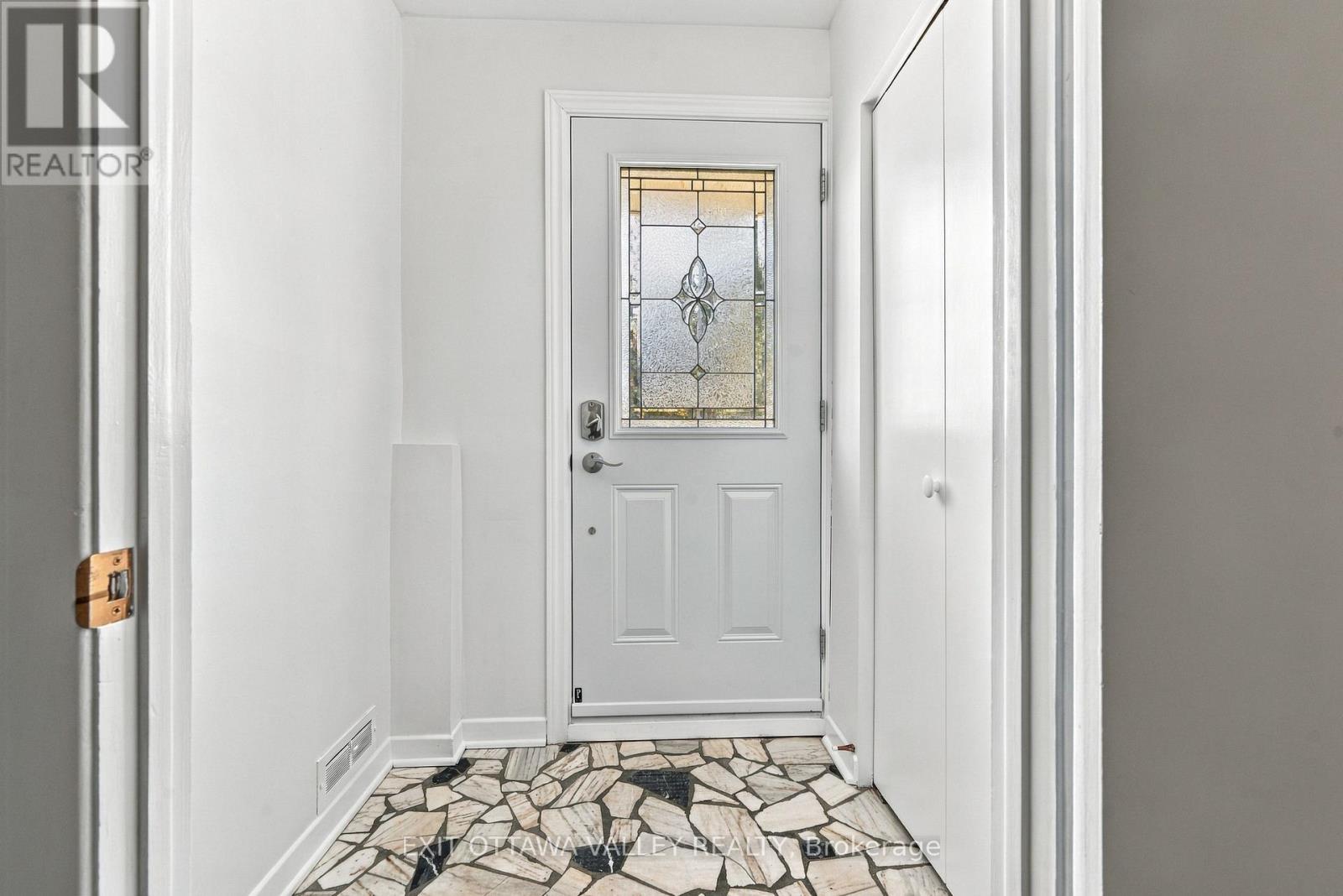 6 Sumac Court Property Photo 5