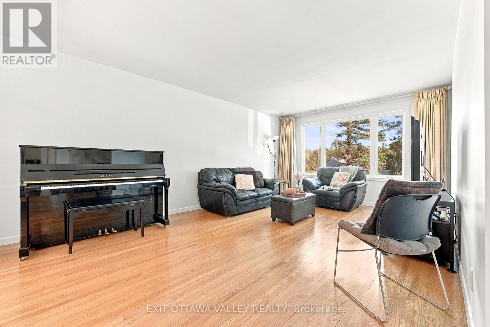 6 Sumac Court Property Photo 7