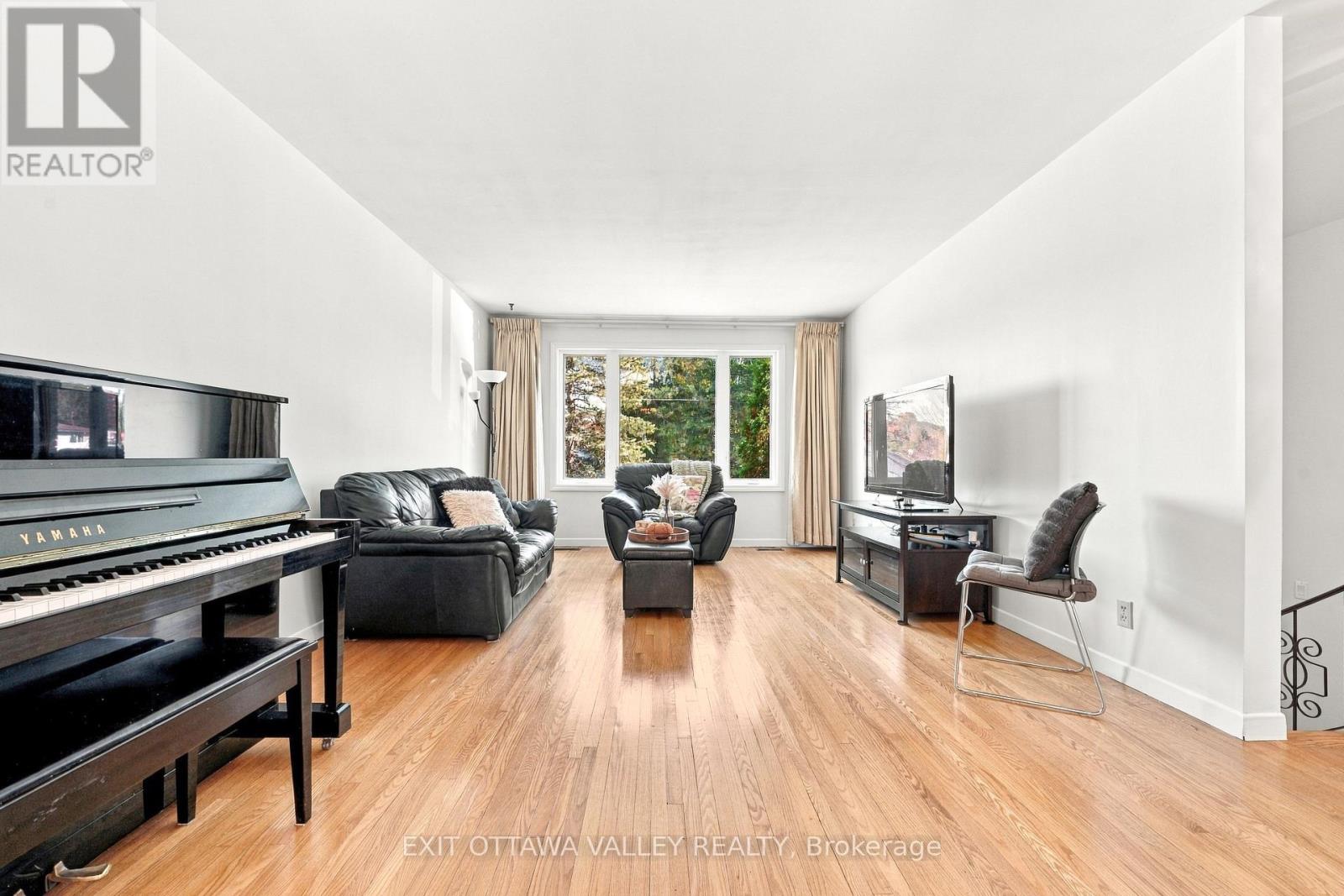 6 Sumac Court Property Photo 8