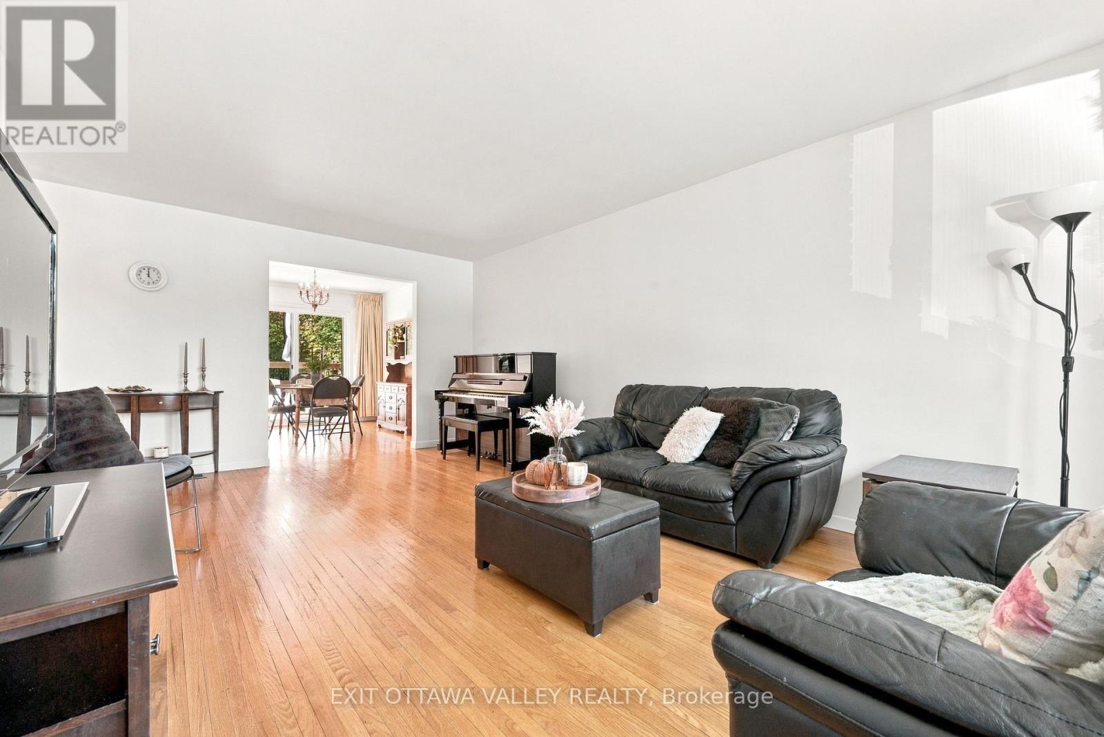 6 Sumac Court Property Photo 9
