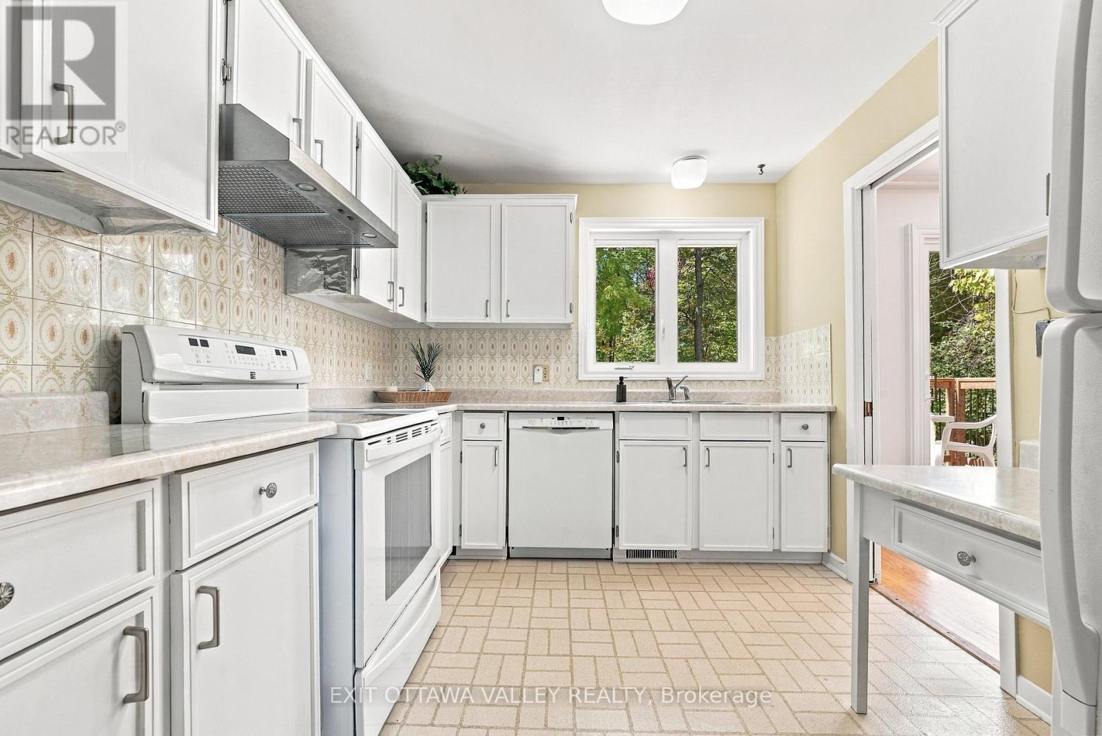6 Sumac Court Property Photo 15