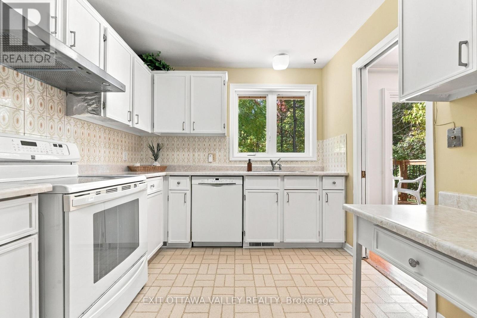 6 Sumac Court Property Photo 18