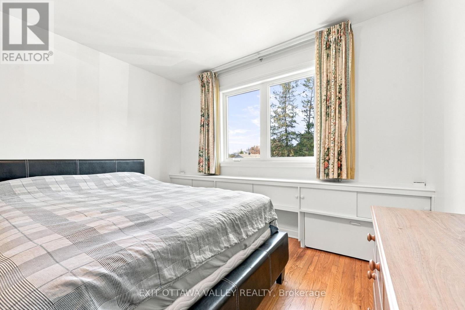 6 Sumac Court Property Photo 27
