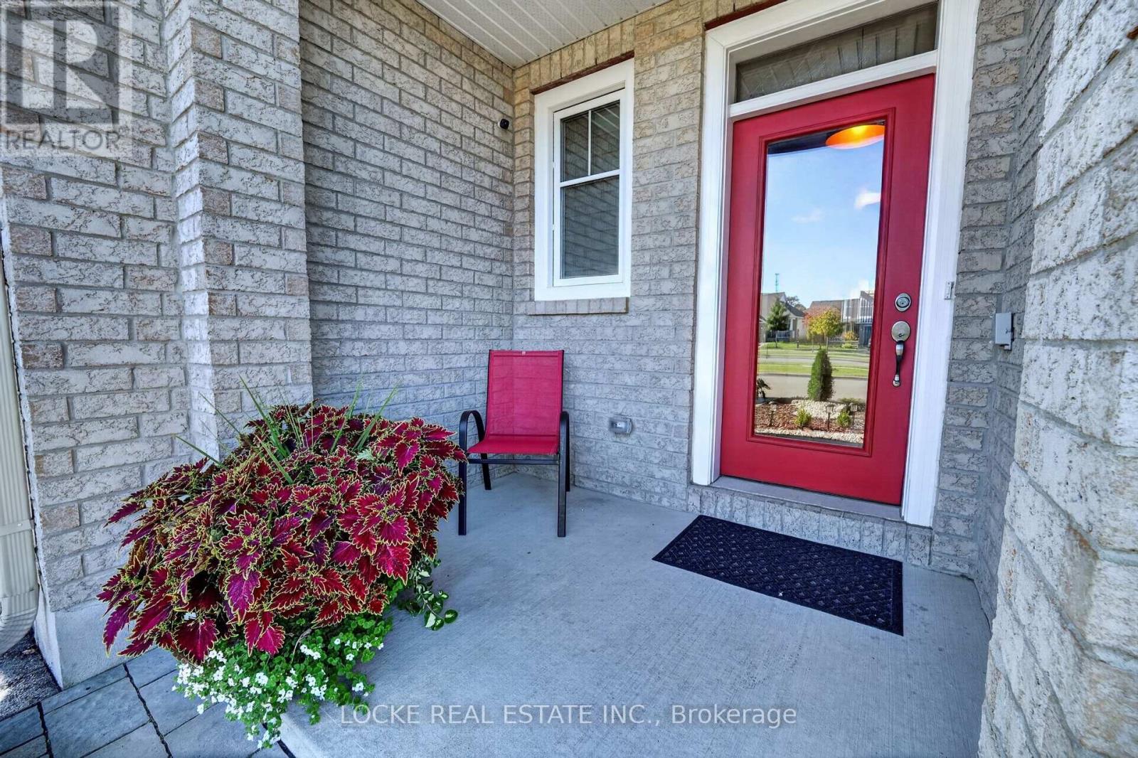 748 Cap Diamant Way Property Photo 2
