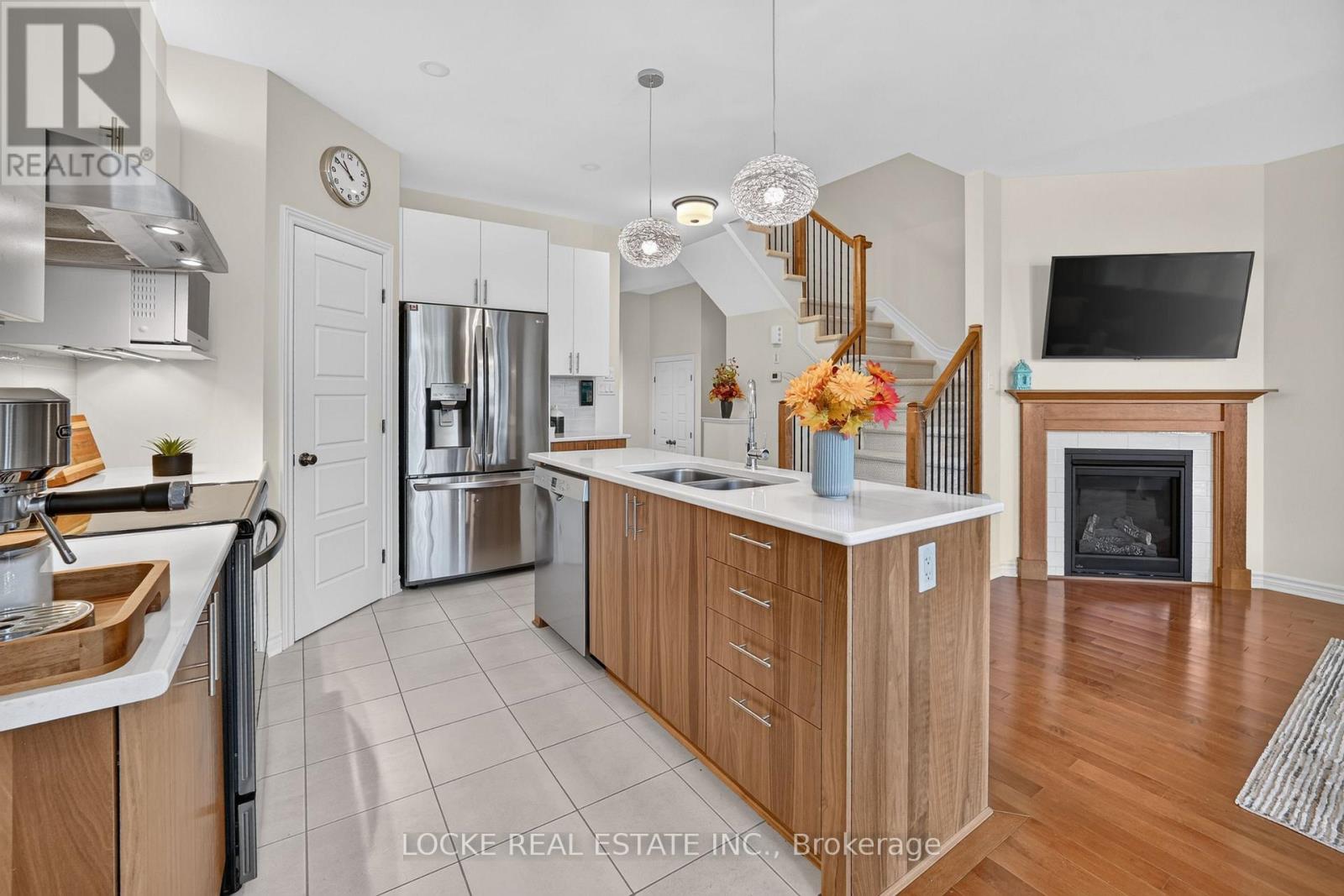 748 Cap Diamant Way Property Photo 6