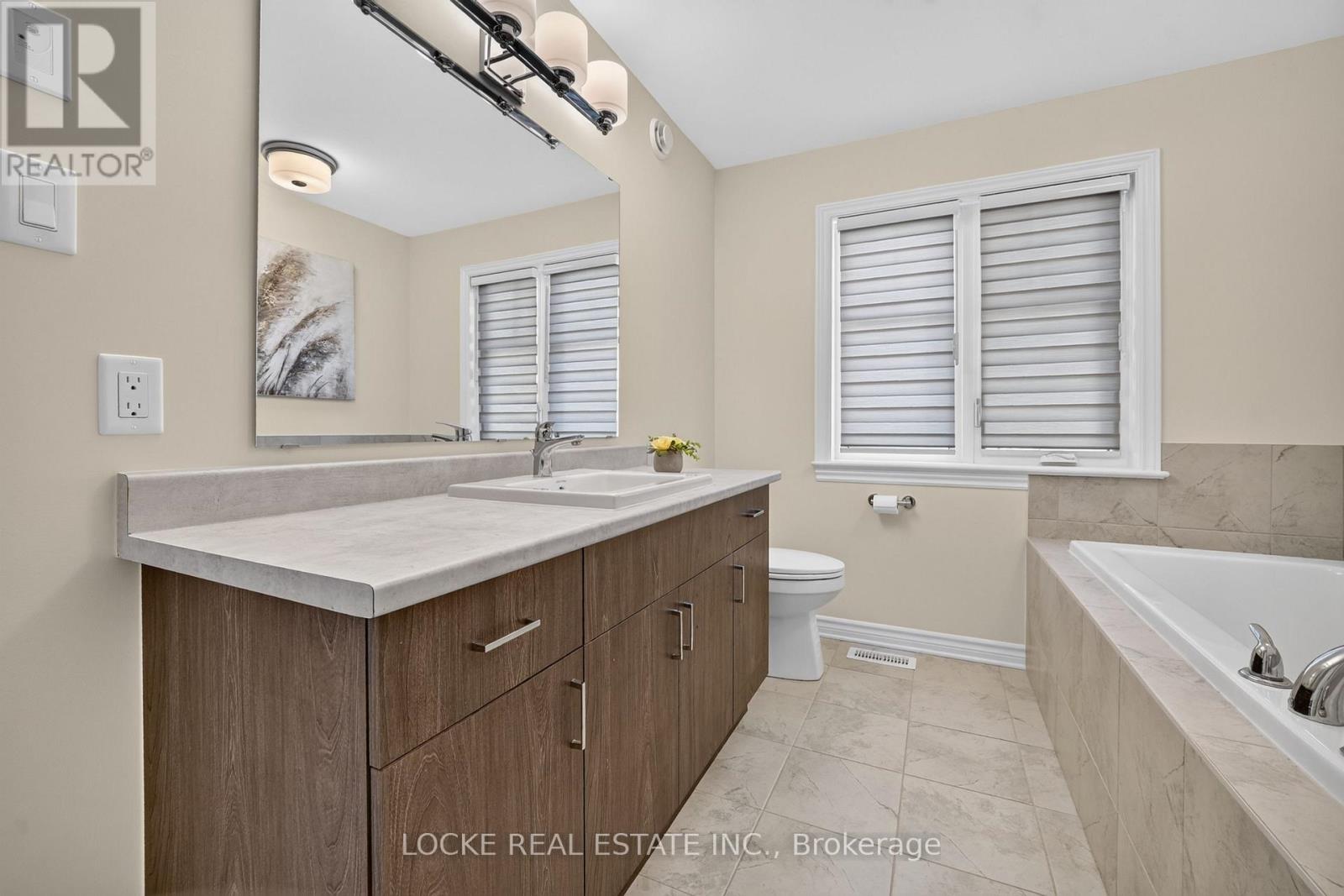 748 Cap Diamant Way Property Photo 21