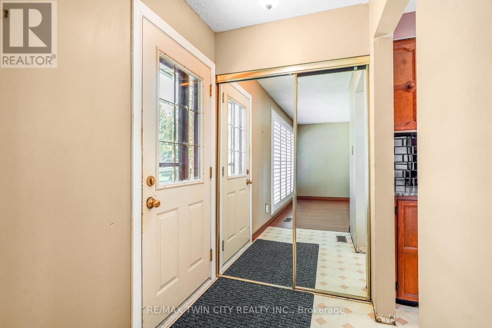 35 Ivanhoe Road Property Photo 6