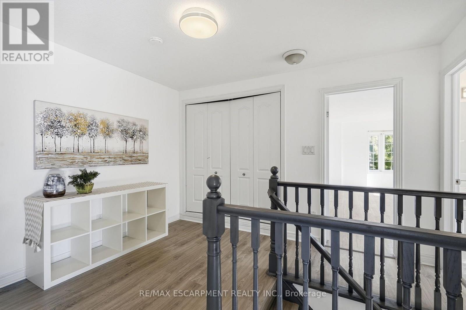 8 - 400 Stonehenge Drive Property Photo 17