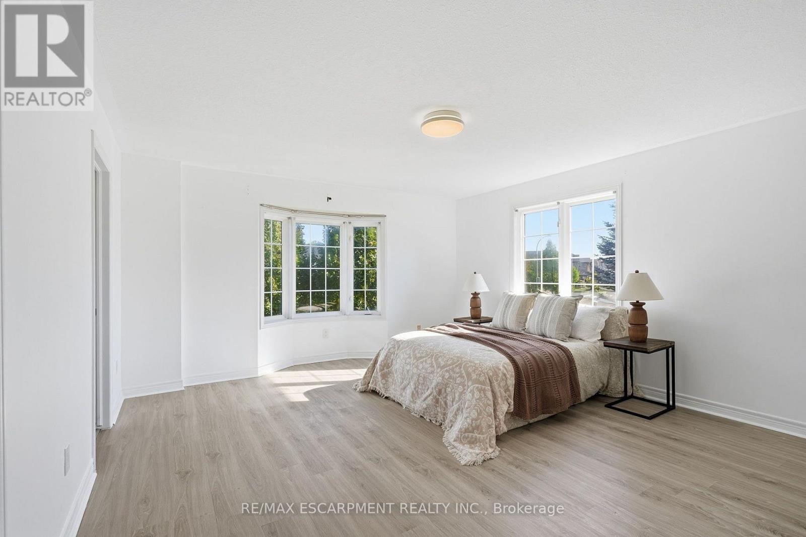 8 - 400 Stonehenge Drive Property Photo 18