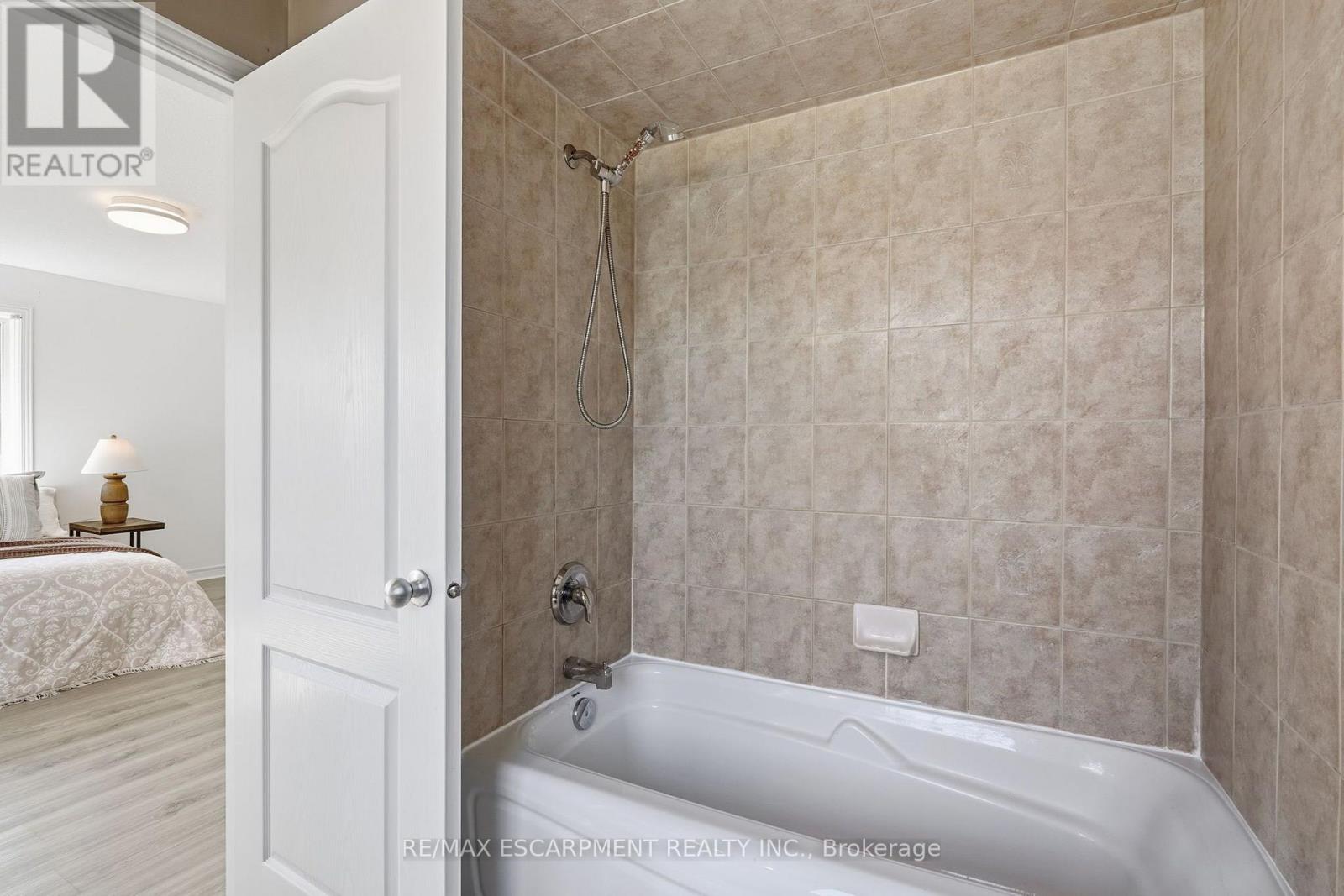 8 - 400 Stonehenge Drive Property Photo 21