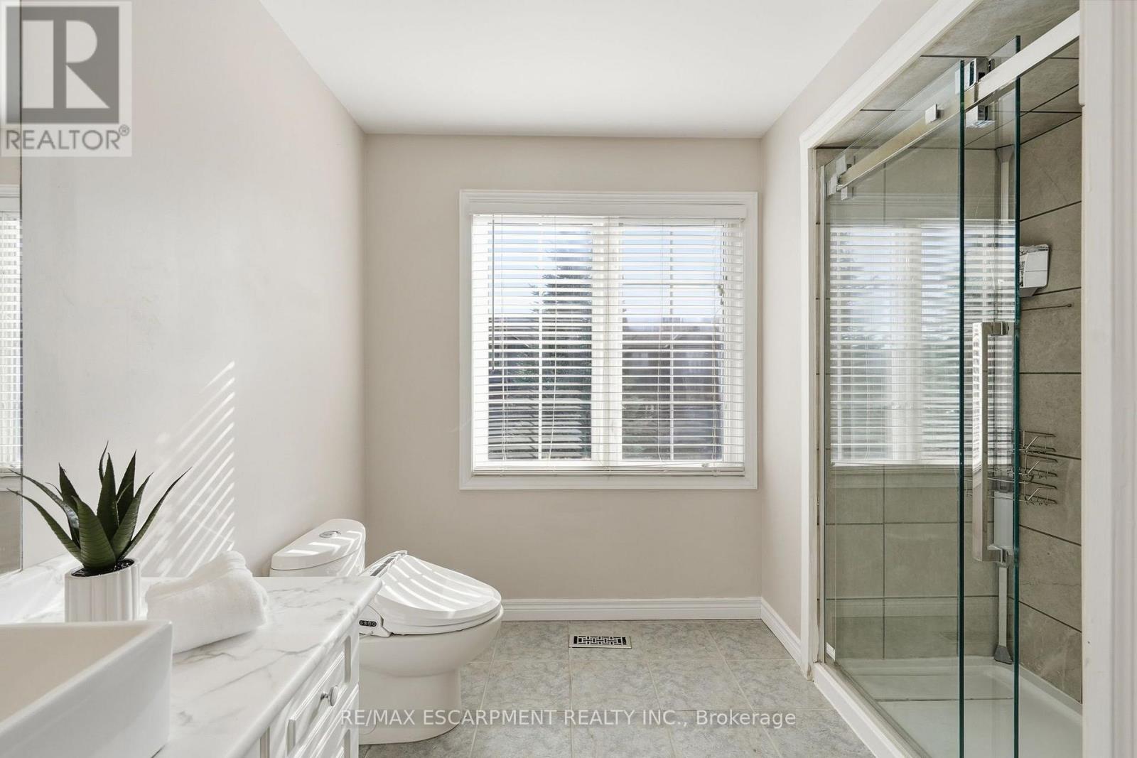 8 - 400 Stonehenge Drive Property Photo 29