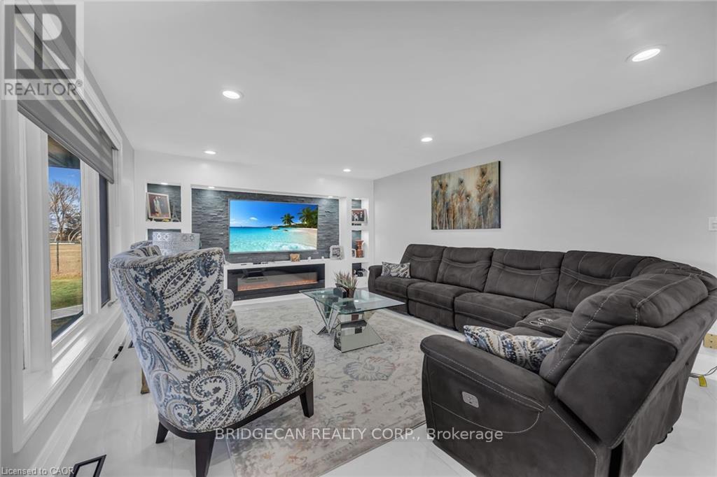 283 Second Road E Property Photo 13