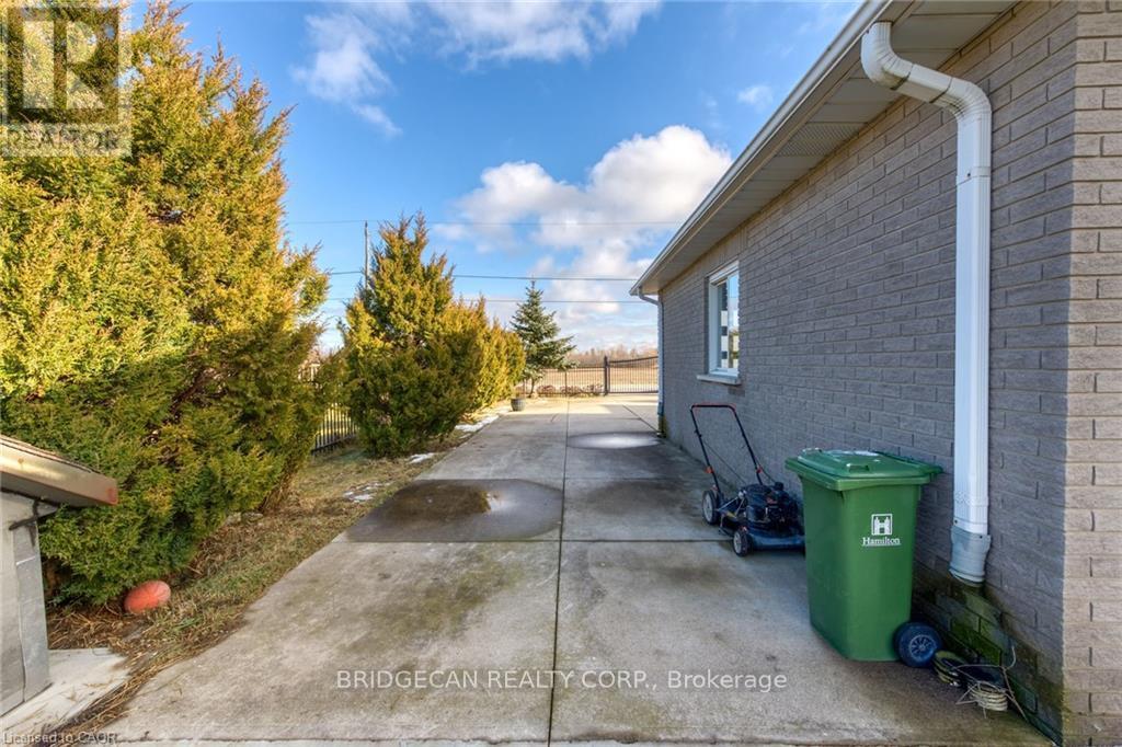 283 Second Road E Property Photo 46