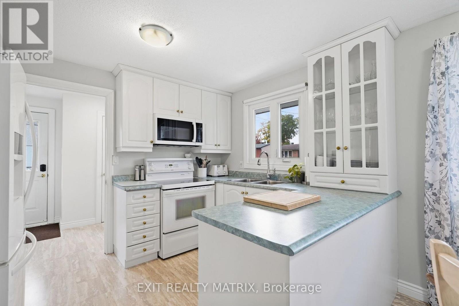 499 Gilles Street Property Photo 5