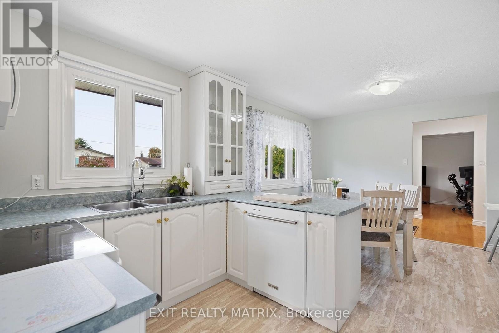 499 Gilles Street Property Photo 6