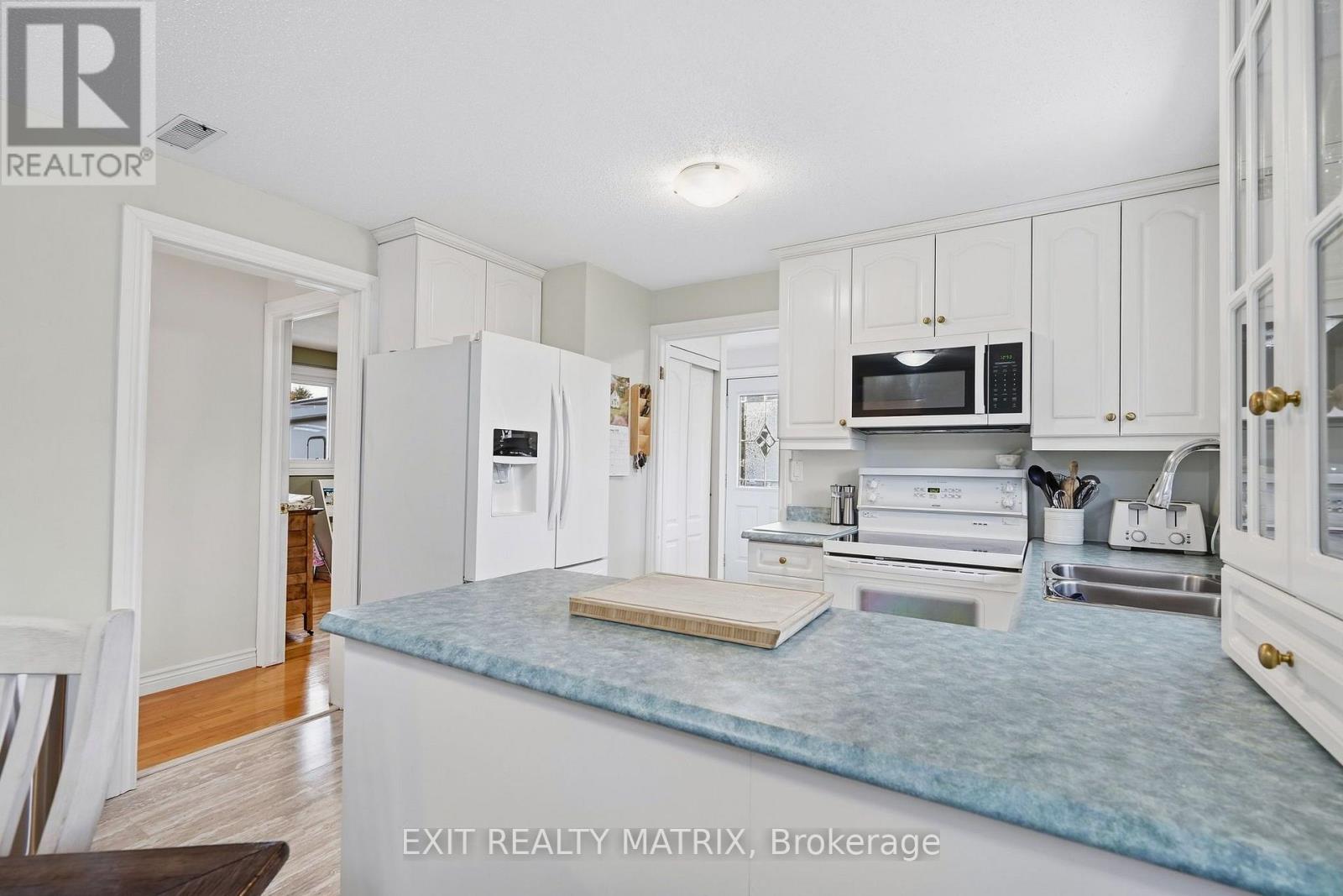 499 Gilles Street Property Photo 8