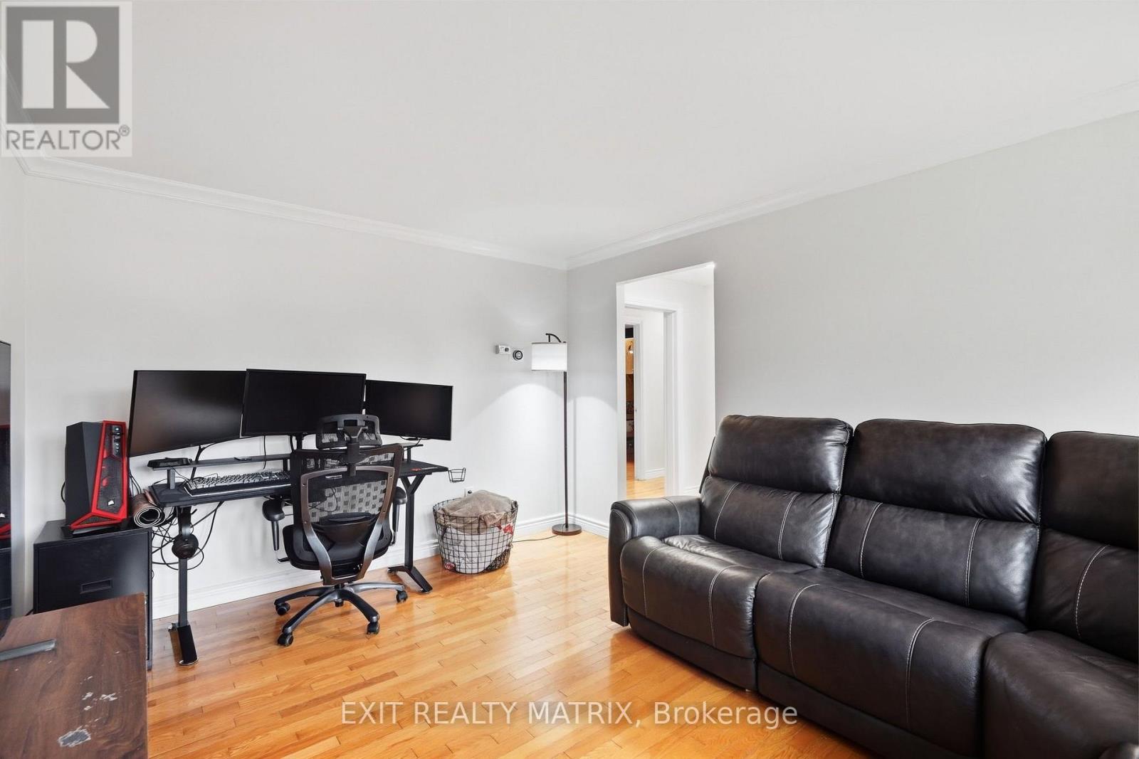 499 Gilles Street Property Photo 12