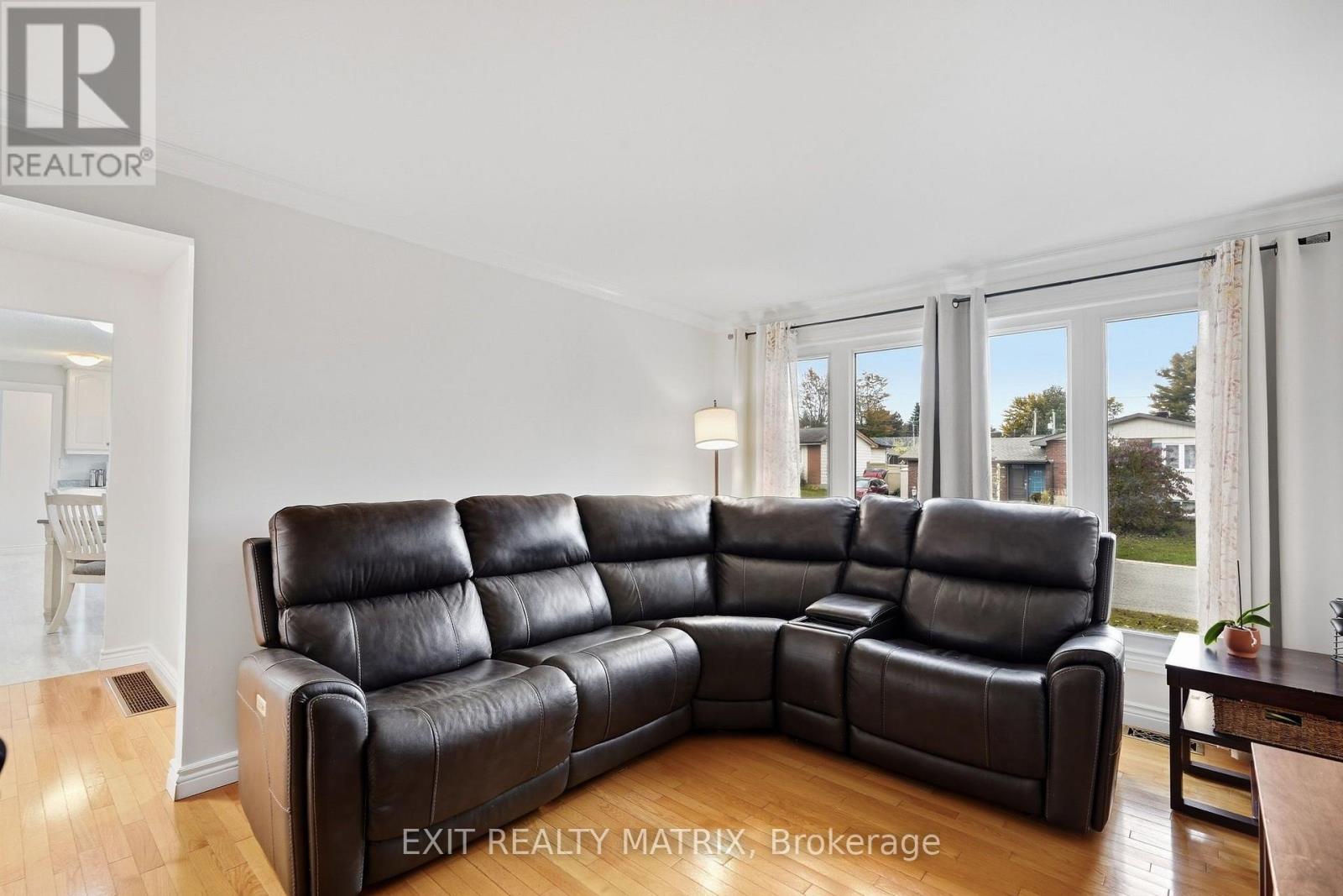 499 Gilles Street Property Photo 13
