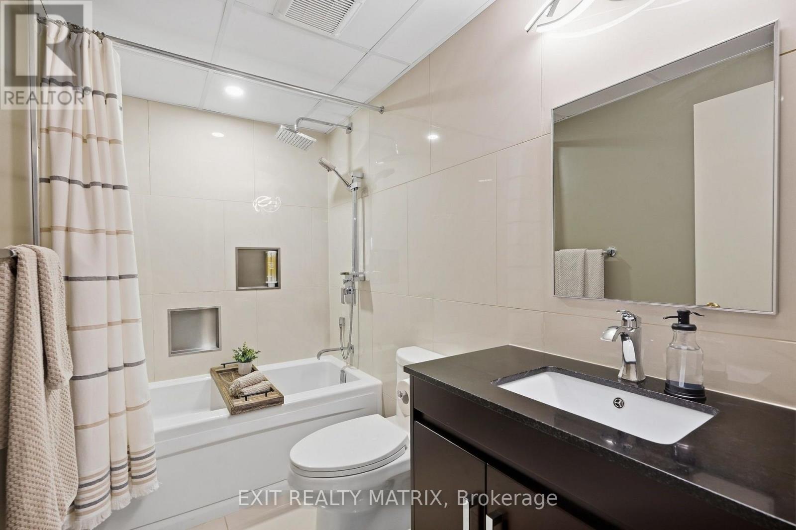 499 Gilles Street Property Photo 27