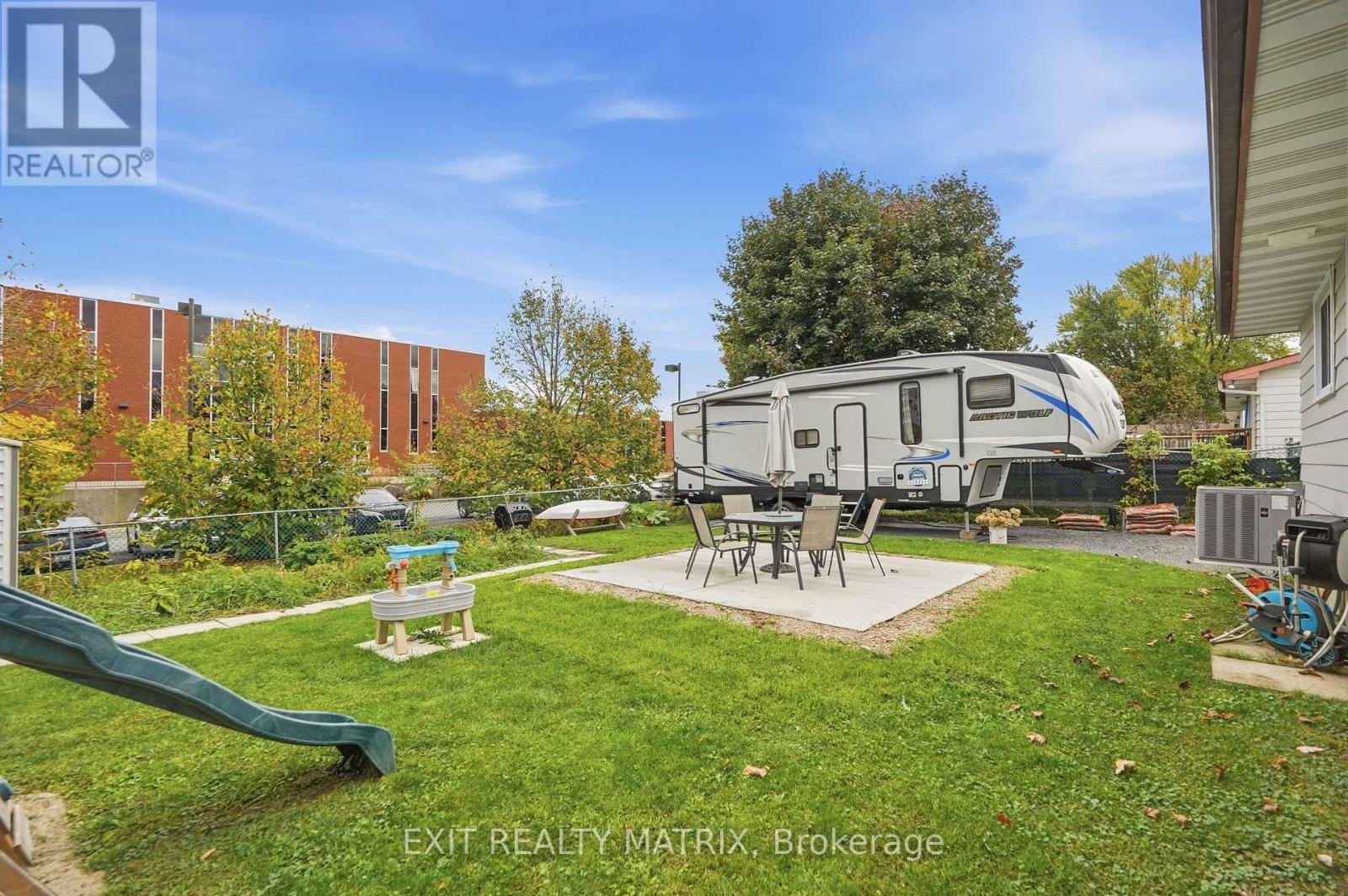 499 Gilles Street Property Photo 28