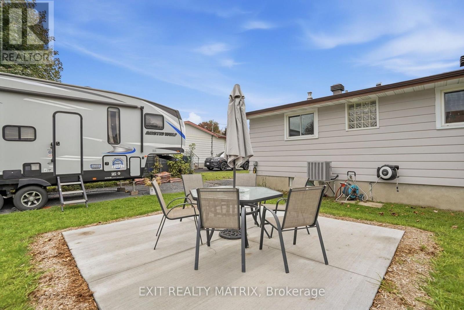 499 Gilles Street Property Photo 30