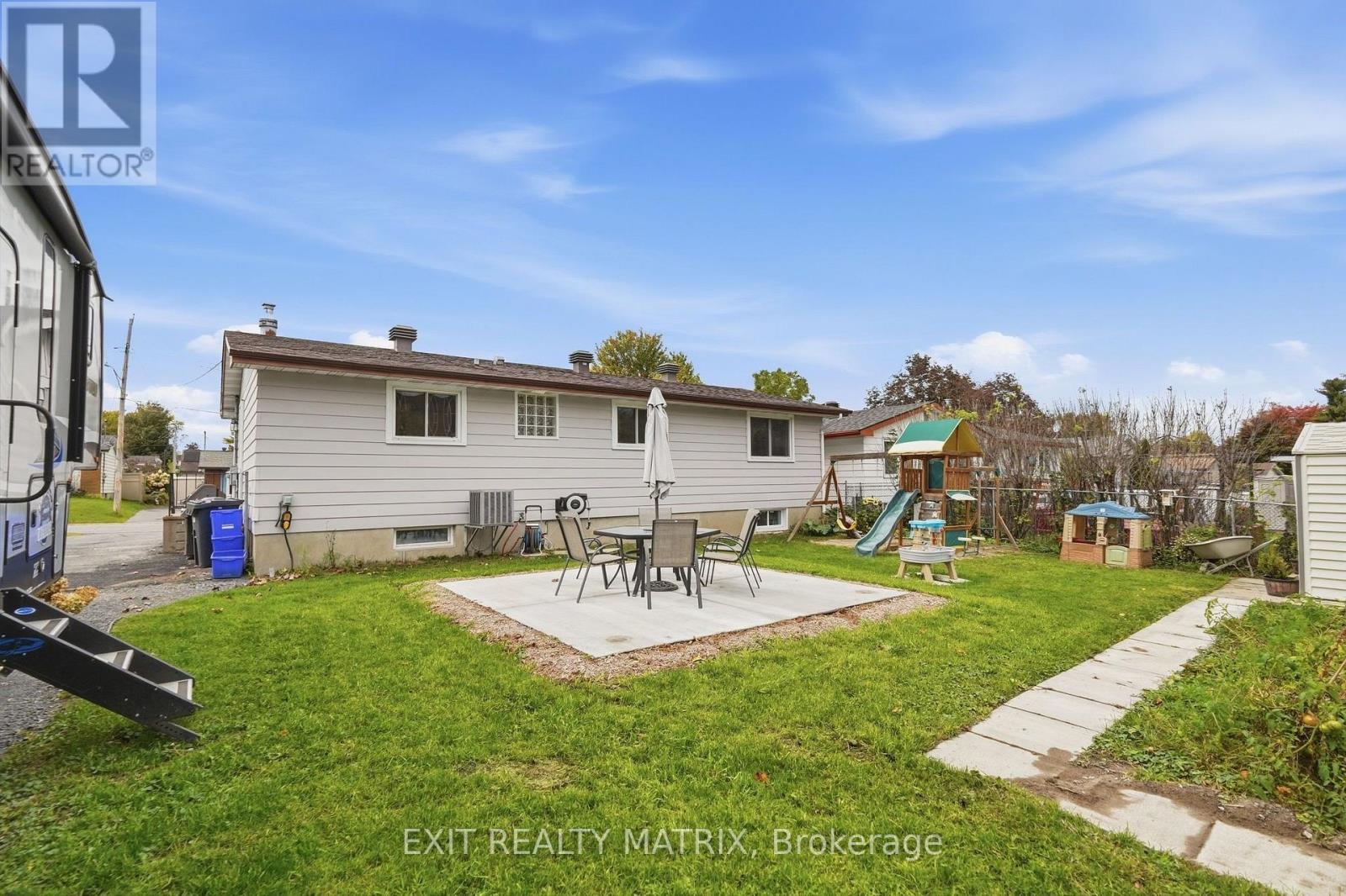 499 Gilles Street Property Photo 31