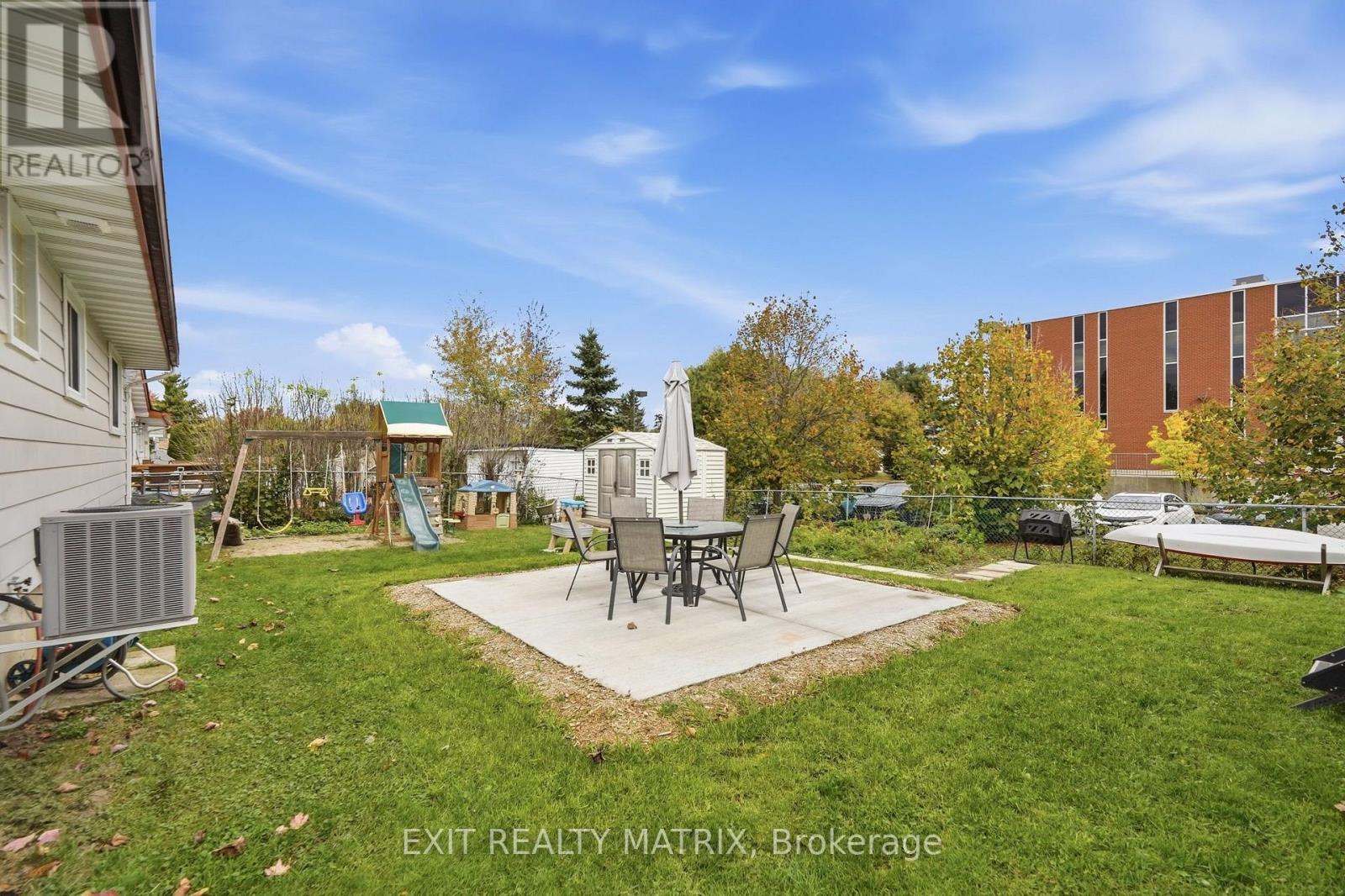 499 Gilles Street Property Photo 32