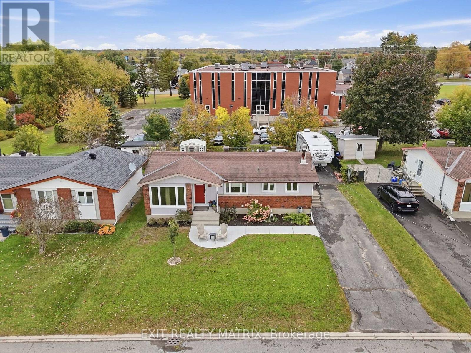 499 Gilles Street Property Photo 33