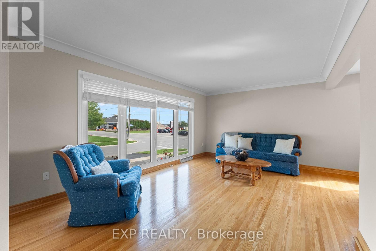 6246 Glengate Street Property Photo 5