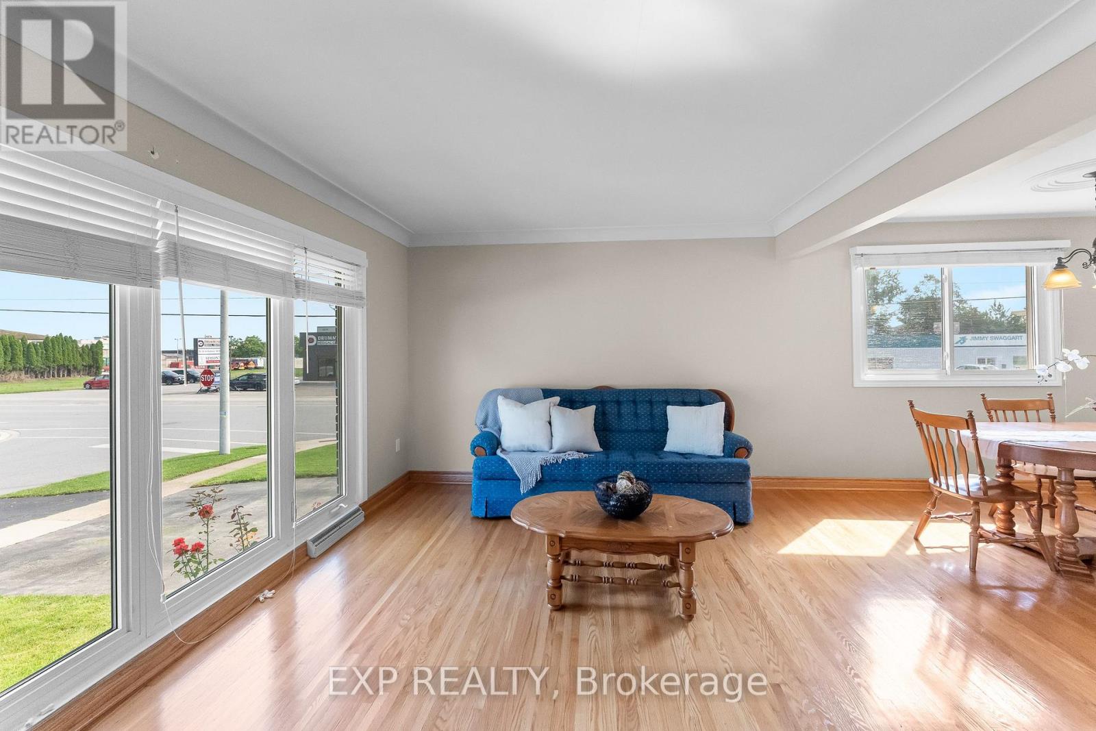 6246 Glengate Street Property Photo 6