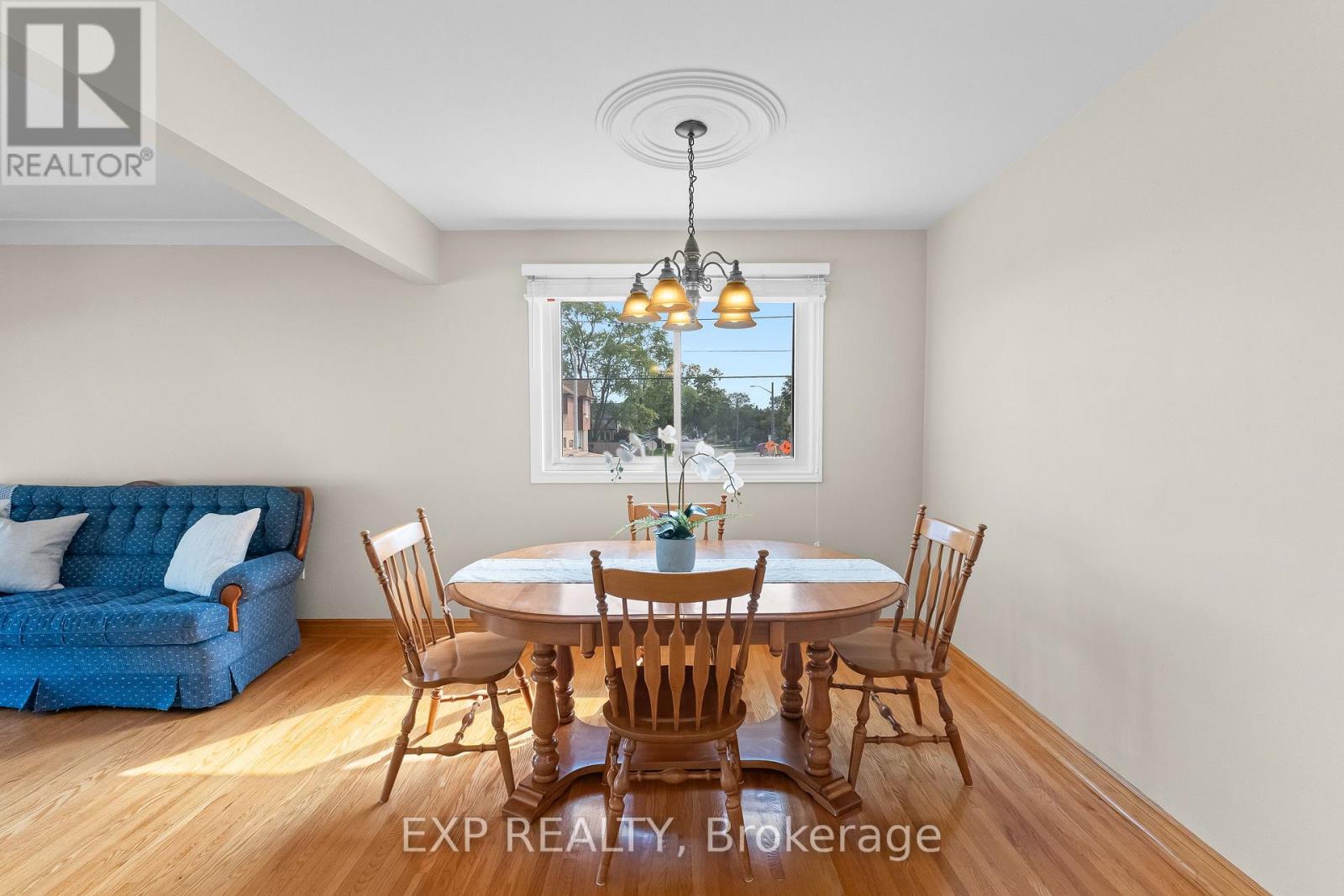 6246 Glengate Street Property Photo 9